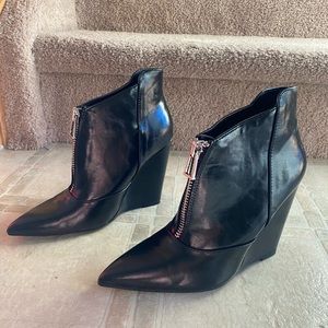 Zara trafaluc zippered black wedge ankle boots / booties. Never been worn.